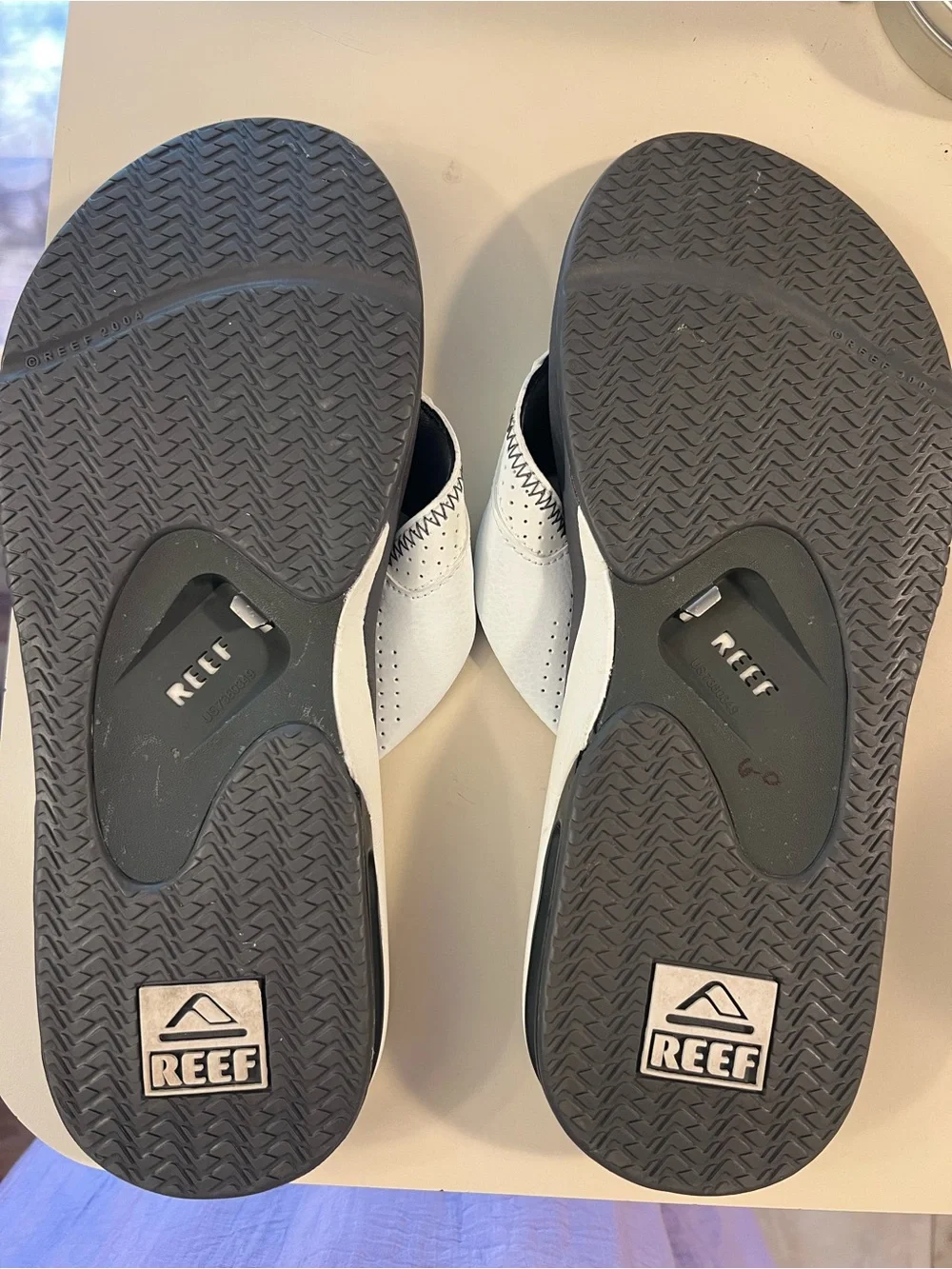 Reef Fanning sandals in black & white build bottle Opener NWOT Sz 12 Men’s
